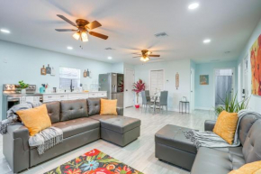12 Mi to Dtwn Tampa Vibrant Home with Outdoor Space